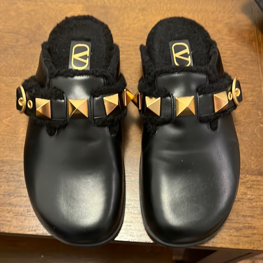 Authentic VALENTINO ROMAN STUD CALFSKIN MULE 35 MM